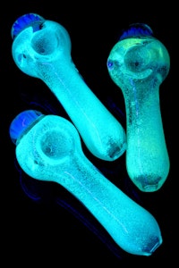The higher path - 4" GLOW IN THE DARK PIPE WITH FLOWER TIP